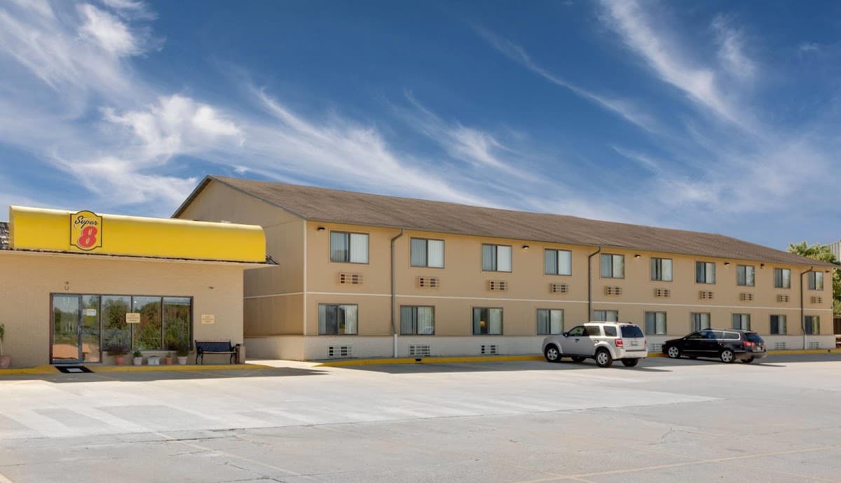 Super 8 by Wyndham Macomb, Motel in Macomb