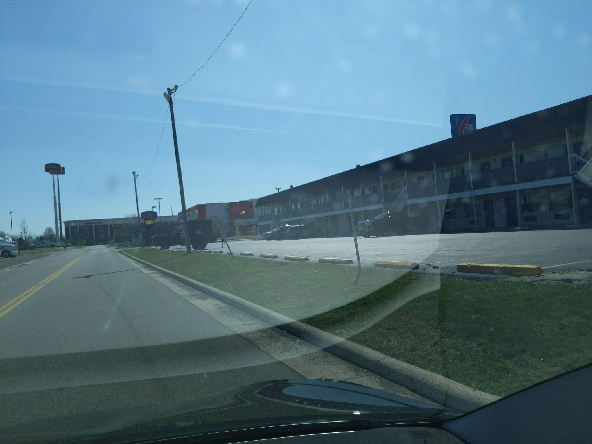 Street view near Motel 6, Lima — © treestryder (CC BY-SA · Mapillary)