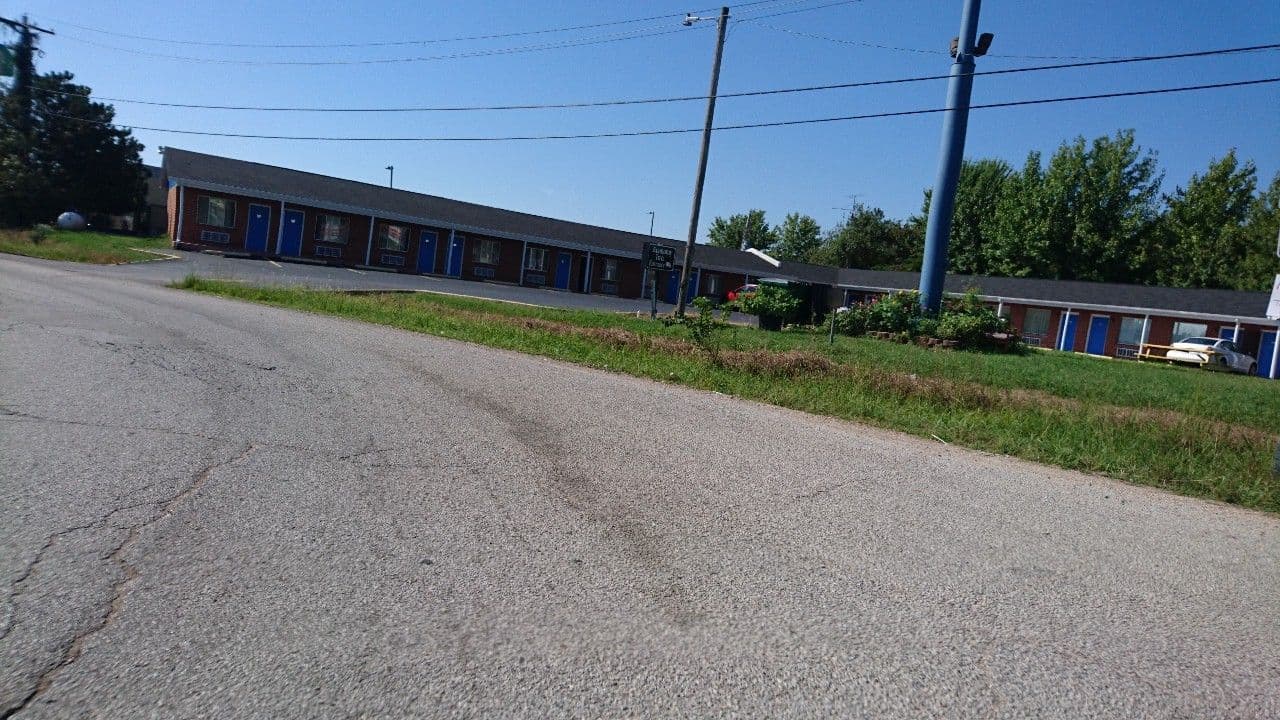 Street view near Economy Inn, Rolla — © voschix (CC BY-SA · Mapillary)