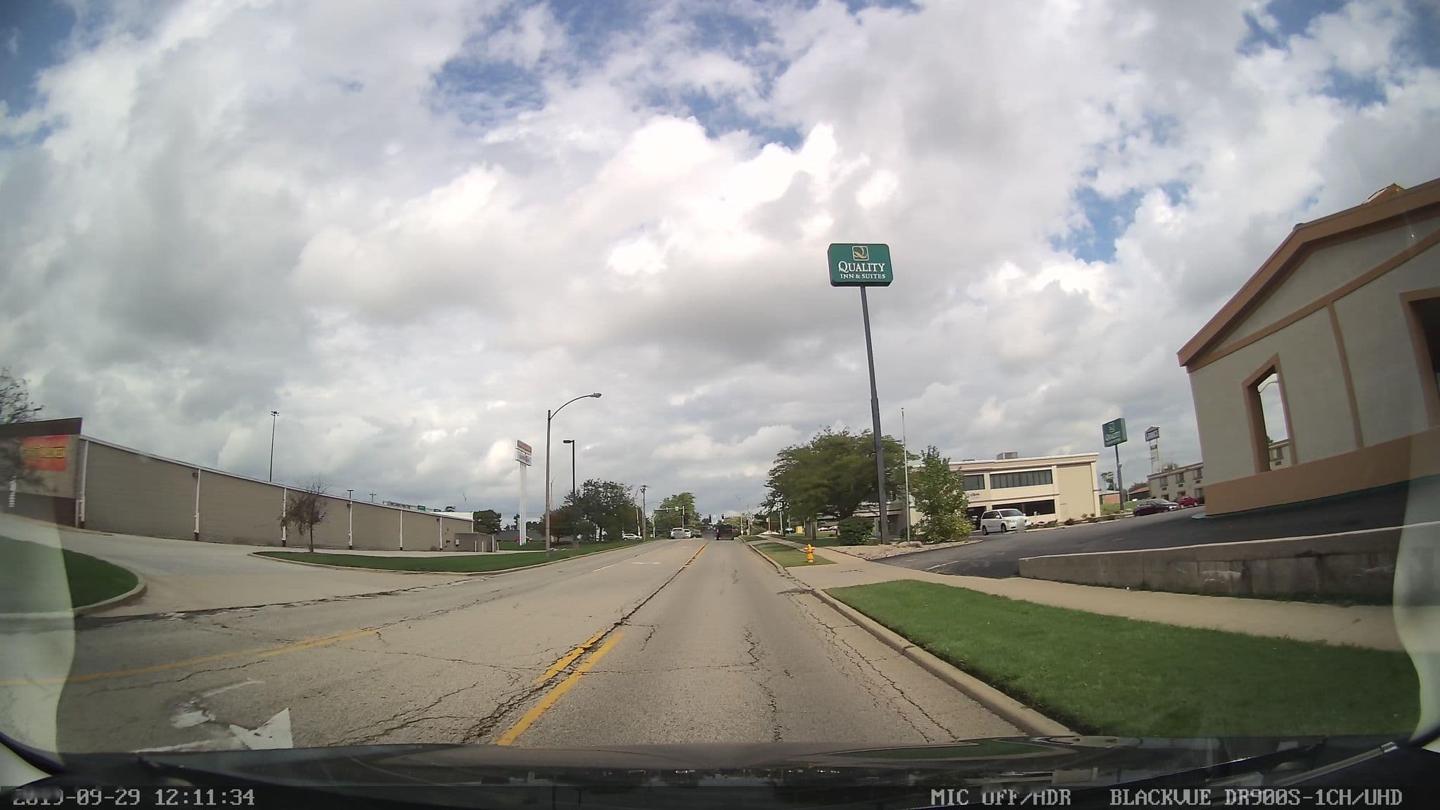 Street view near Quality Inn & Suites, Normal — © smichae (CC BY-SA · Mapillary)