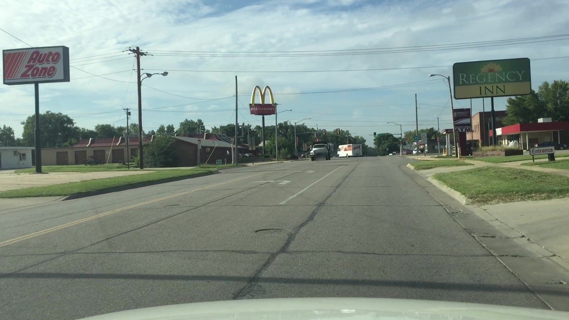 Street view near Regency Inn, Iola — © lvl5 (CC BY-SA · Mapillary)