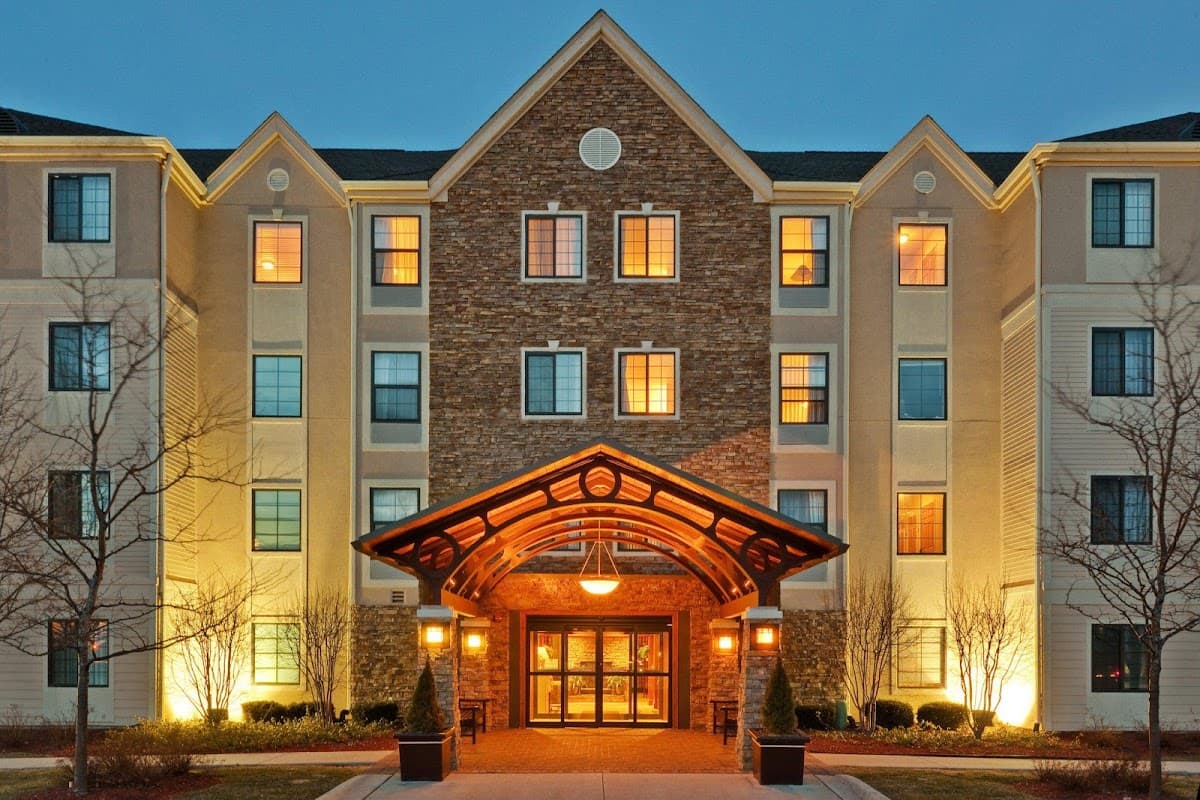 Staybridge Suites Chicago - Glenview, Hotel in Northbrook