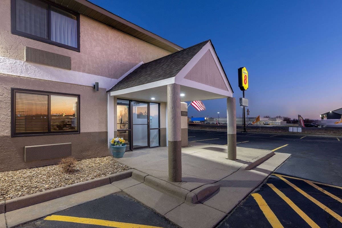 Super 8 by Wyndham Pratt, Hotel in Pratt