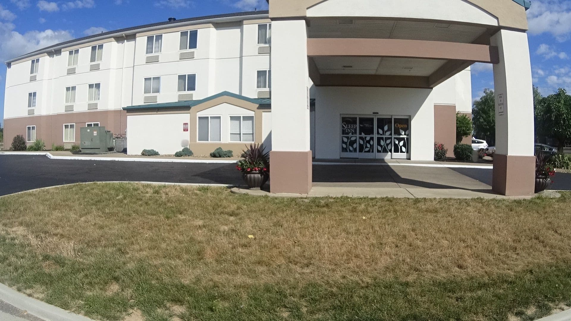 Street view near Sleep Inn, Sandusky — © mwroblewski (CC BY-SA · Mapillary)