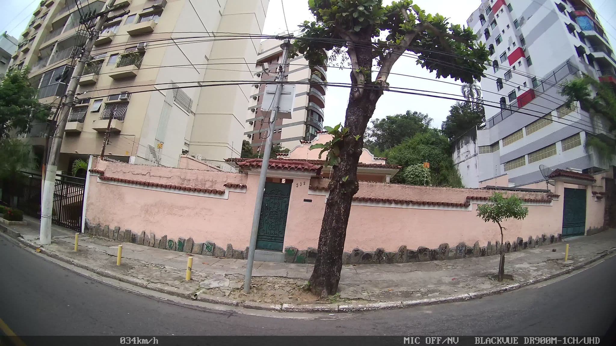 Street view near Hotel Fagundes Varela, Niterói — © kaart_2 (CC BY-SA · Mapillary)