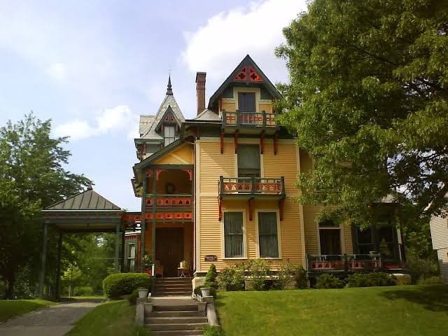 Beiderbecke Bed and Breakfast, Bed & Breakfast in Davenport