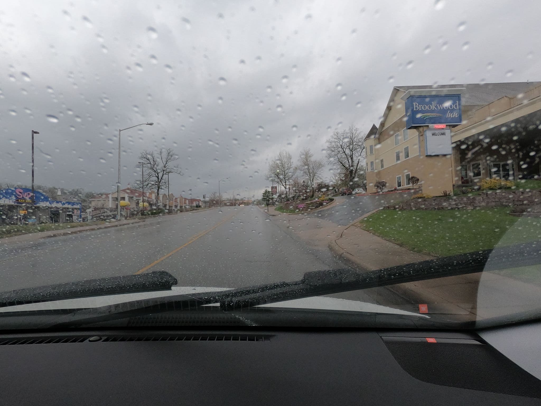 Street view near Brookwood Inn, Branson — © toebee (CC BY-SA · Mapillary)