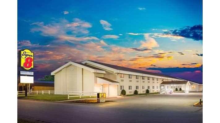 Super 8 by Wyndham Nevada, Motel in Nevada