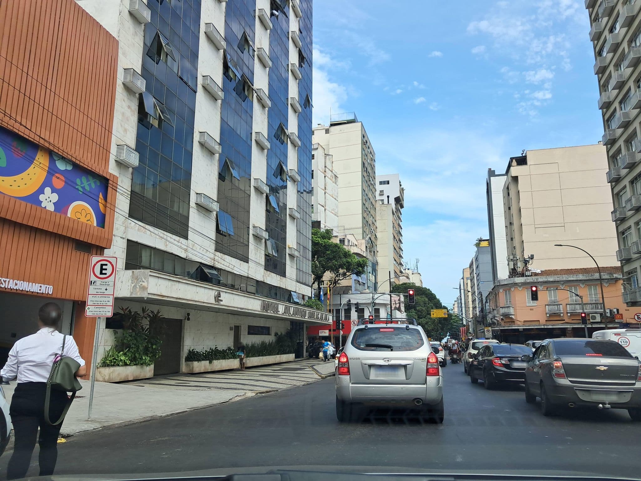 Street view near Atlântico Copacabana, Copacabana — © enzostana (CC BY-SA · Mapillary)
