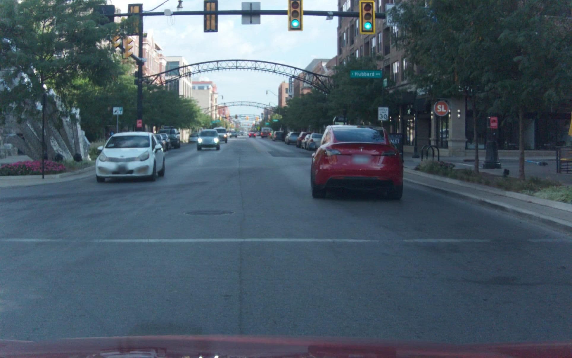 Street view near Moxy, Columbus — © jpfeifer (CC BY-SA · Mapillary)