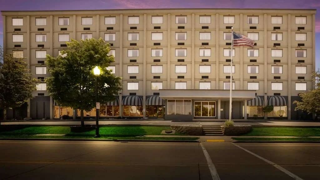 Best Western Riverfront Inn, Hotel in Marinette