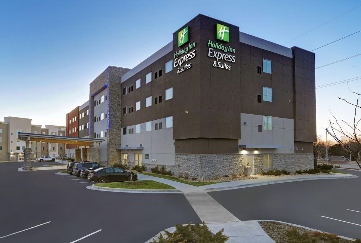 Holiday Inn Express & Suites Lenexa - Overland Park Area, Hotel in Lenexa