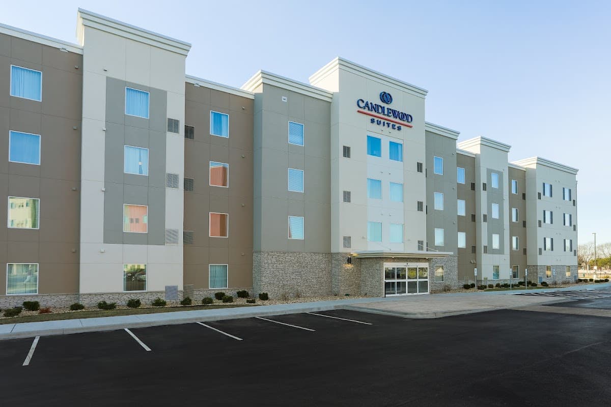 Candlewood Suites Lenexa - Overland Park Area, Hotel in Lenexa
