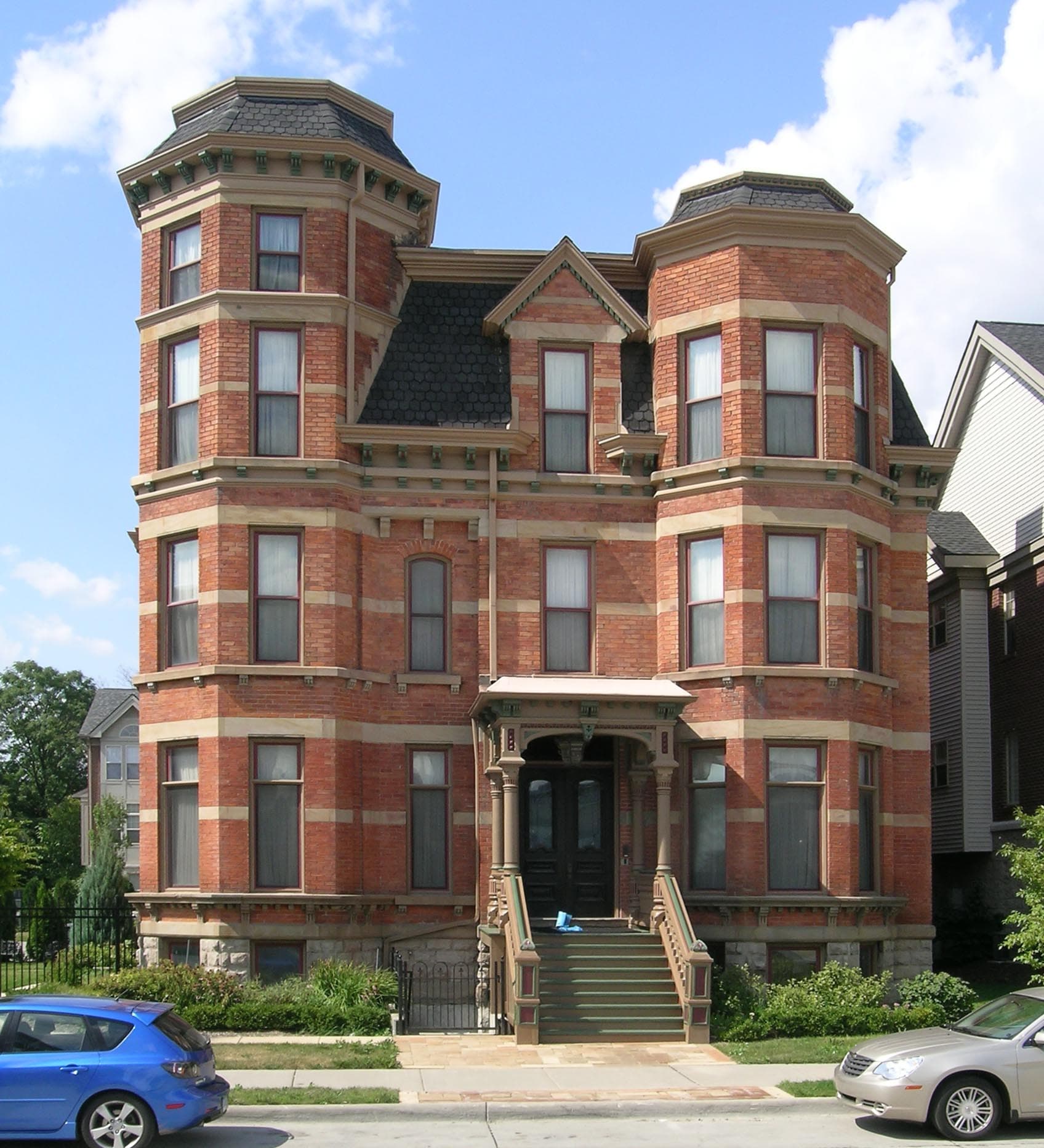 The Inn at 97 Winder (via Wikimedia Commons, CC BY-SA 3.0)