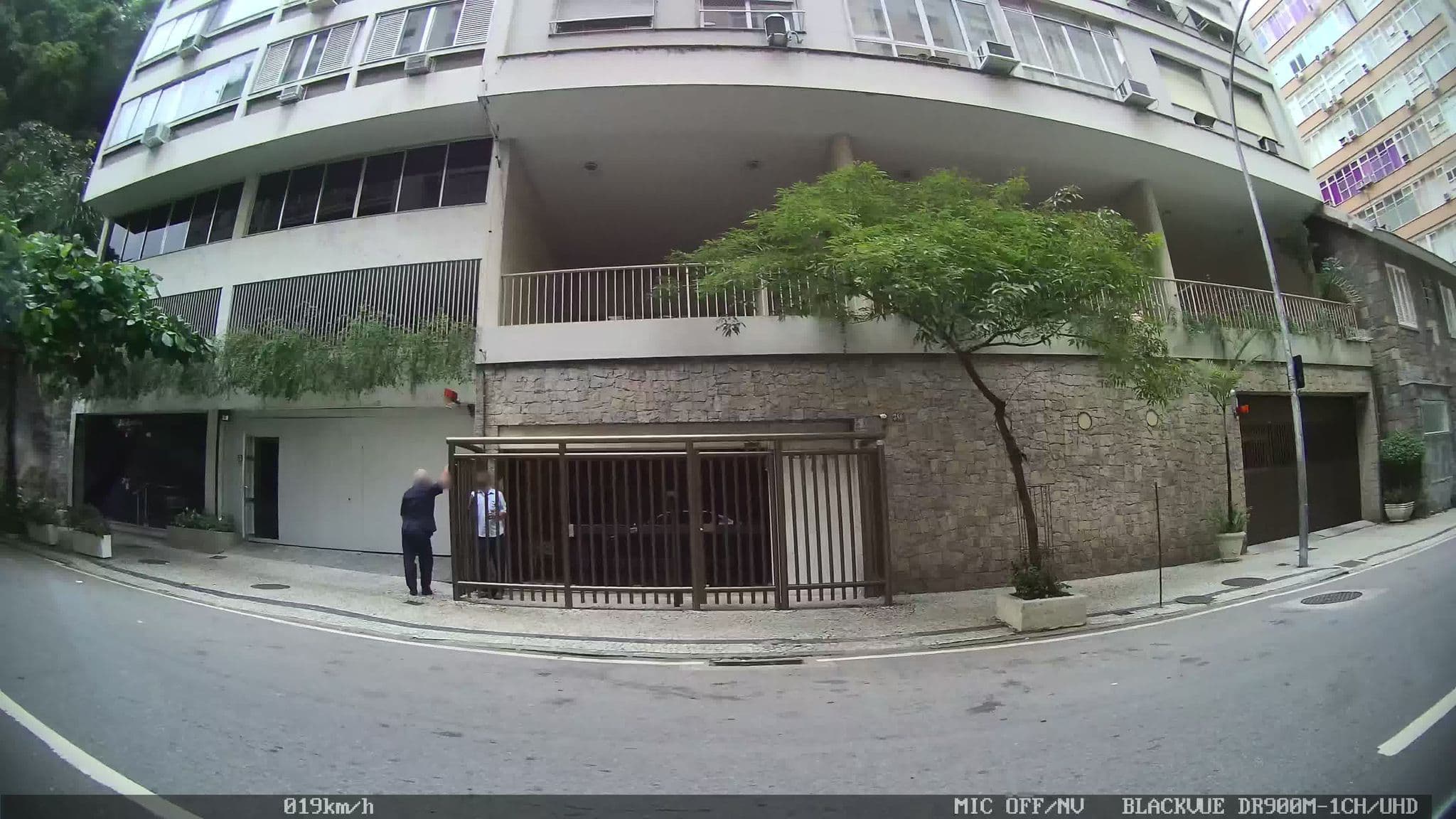 Street view near Rio Rockers, Copacabana — © kaart_1 (CC BY-SA · Mapillary)