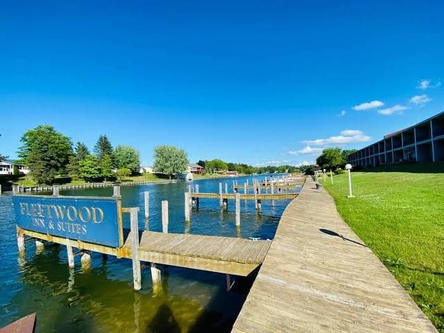 Fleetwood Inn & Suites, Hotel in Cheboygan