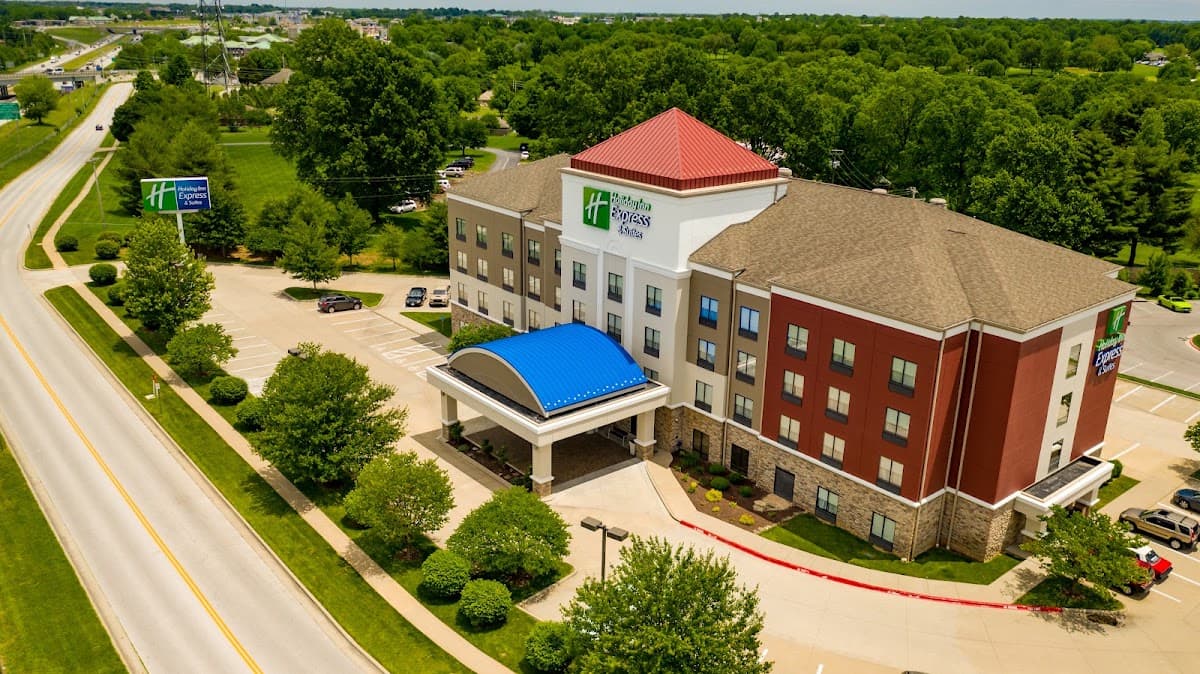 Holiday Inn Express & Suites Springfield-Medical District, Hotel in Battlefield