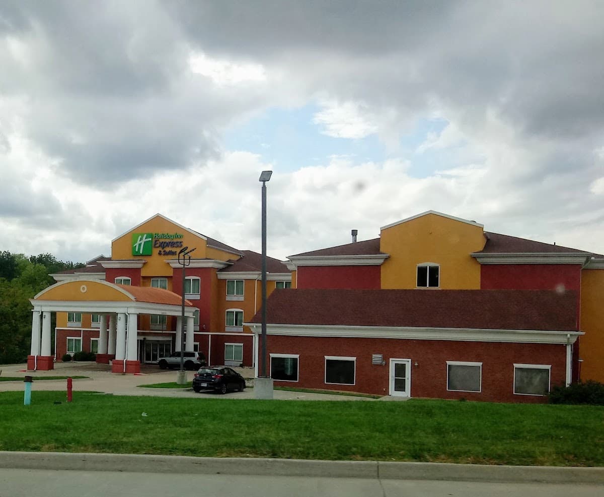 Holiday Inn Express & SuitesHoliday Inn Express & Suites Kansas City Sport Complex Area, Hotel in Raytown