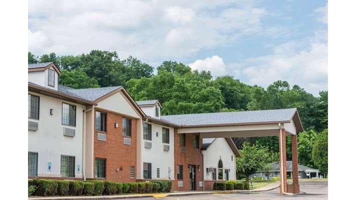 Super 8 by Wyndham Coshocton Roscoe Village, Motel in Coshocton