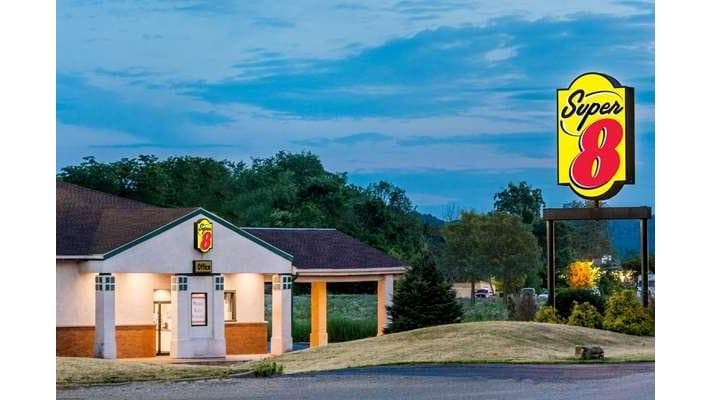 Super 8 by Wyndham Newcomerstown, Motel in Newcomerstown