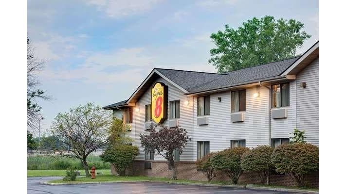 Super 8 by Wyndham Mentor/Cleveland Area, Motel in Willoughby