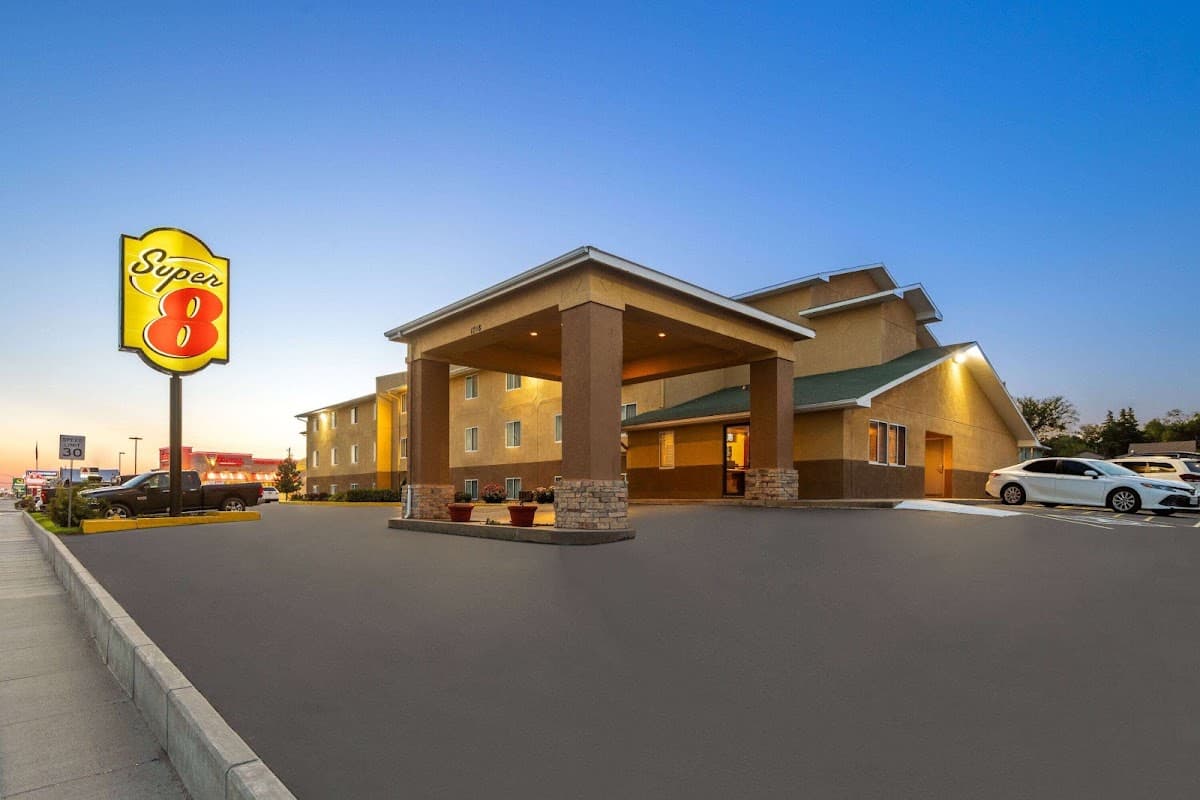 Super 8 by Wyndham Dodge City, Motel in Dodge City