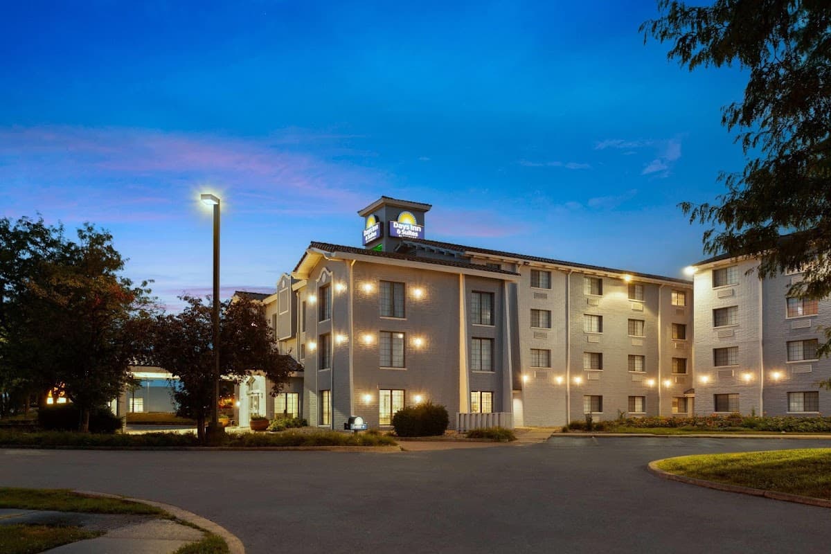 Days Inn & Suites by Wyndham Arlington Heights, Hotel in Buffalo Grove