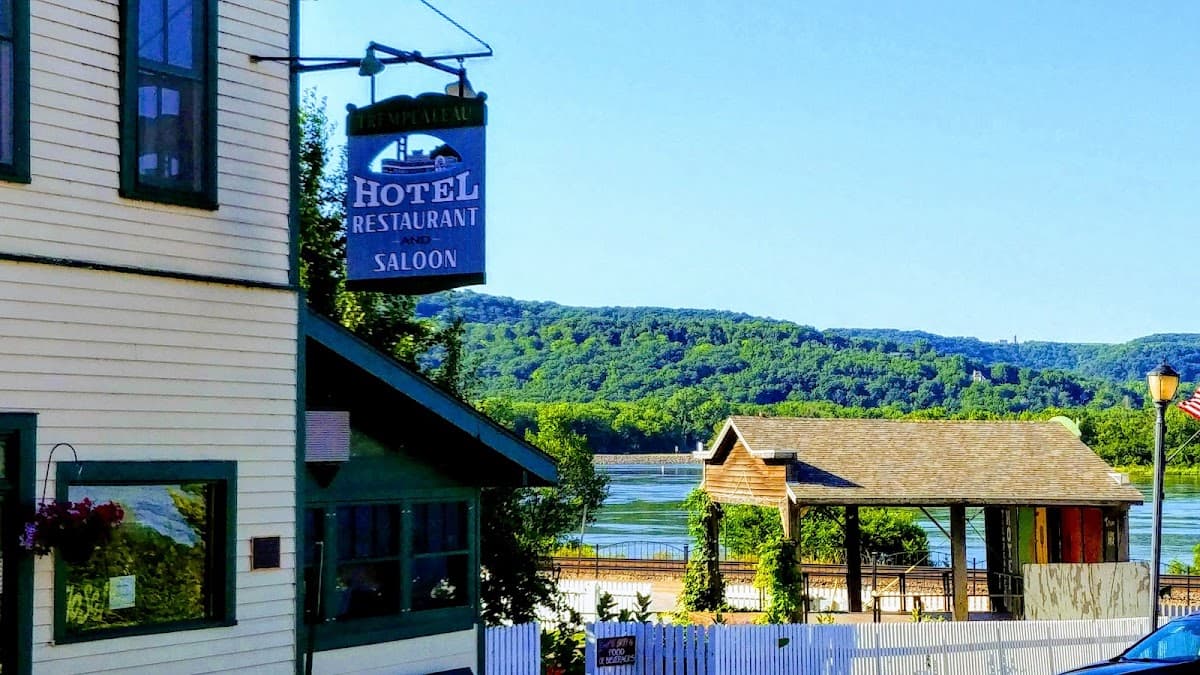 The Historic Trempealeau Hotel, Restaurant and Saloon, Hotel in Trempealeau