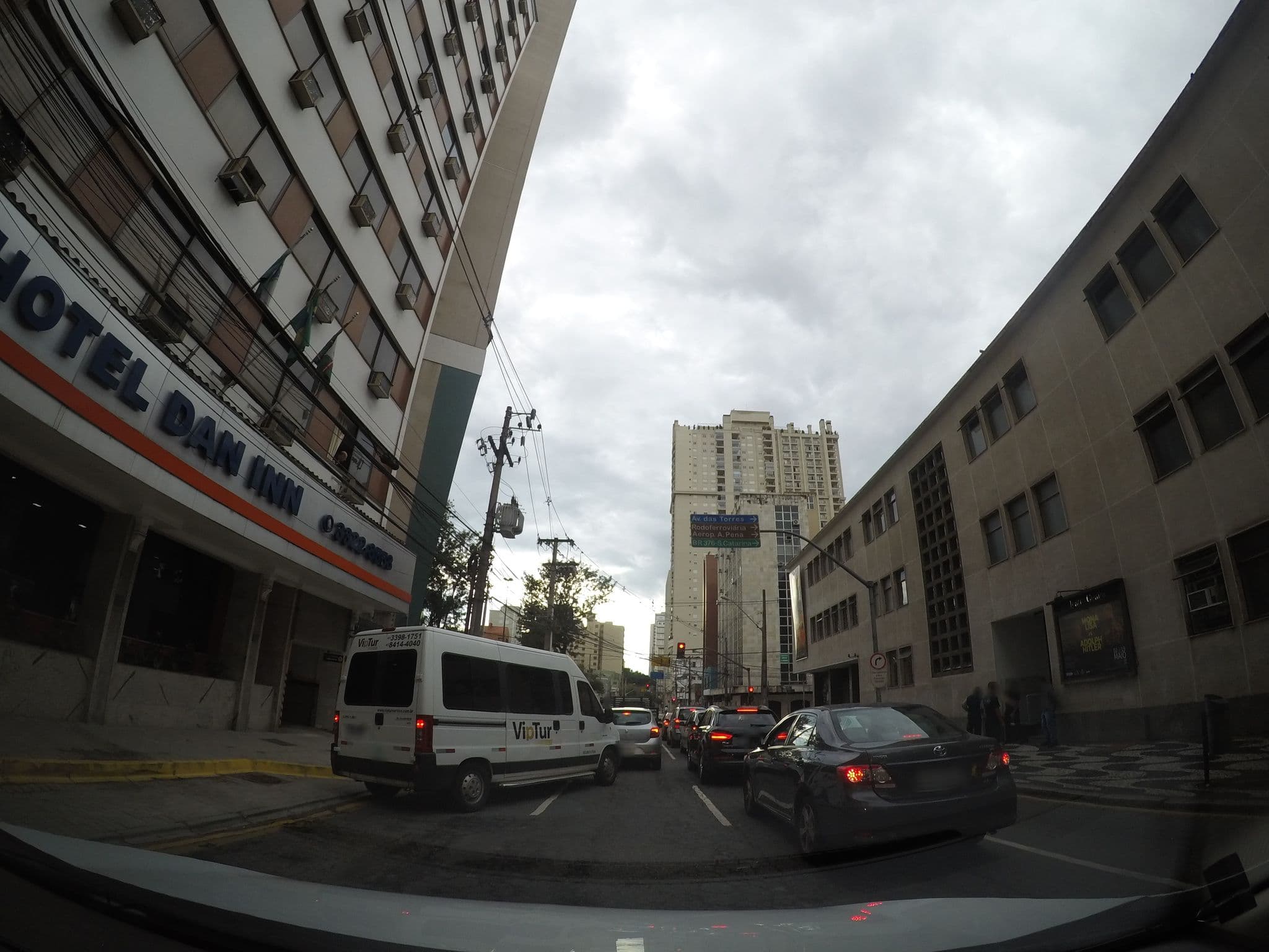 Street view near Hotel Dan Inn, Curitiba — © marciosampaio (CC BY-SA · Mapillary)