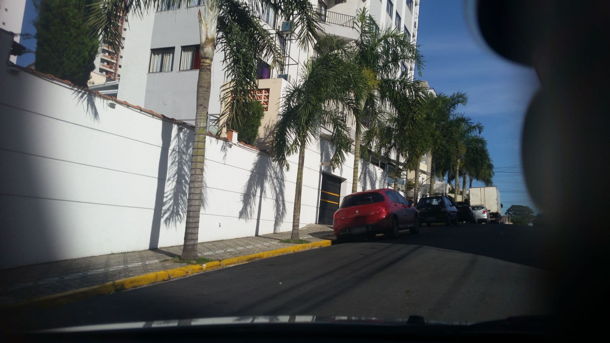 Street view near Plaza Suíte Hotel, Taubaté — © and_eng (CC BY-SA · Mapillary)
