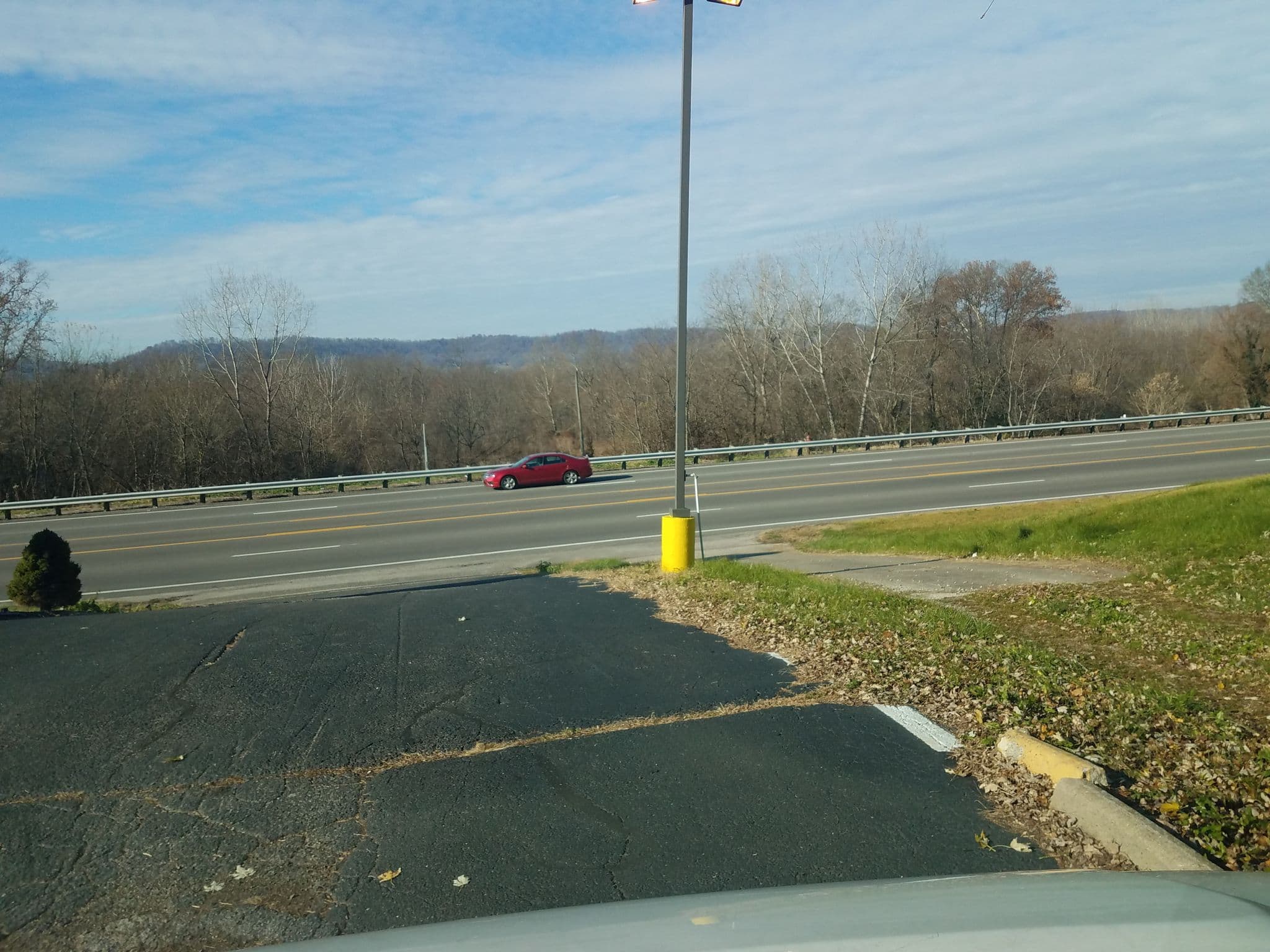 Street view near Super 8, West Portsmouth — © jbthemilker (CC BY-SA · Mapillary)