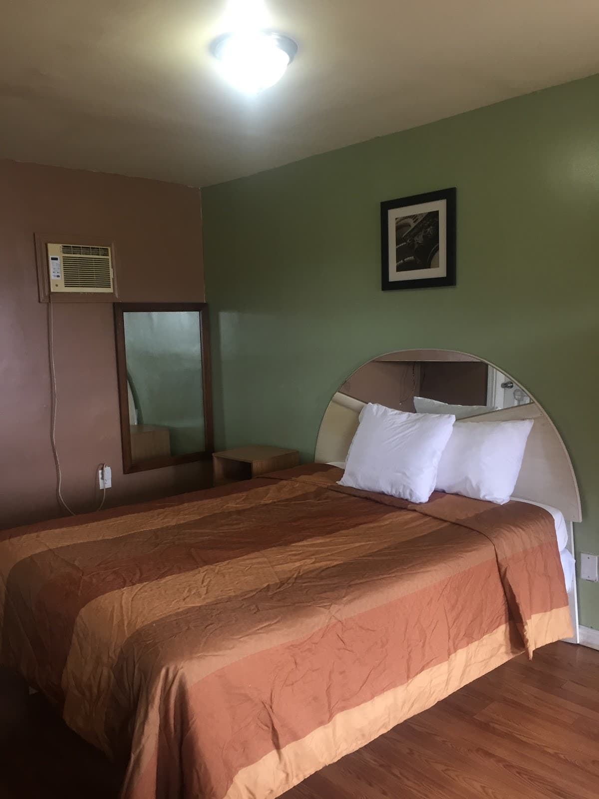 Alpine Motel, Motel in Inkster