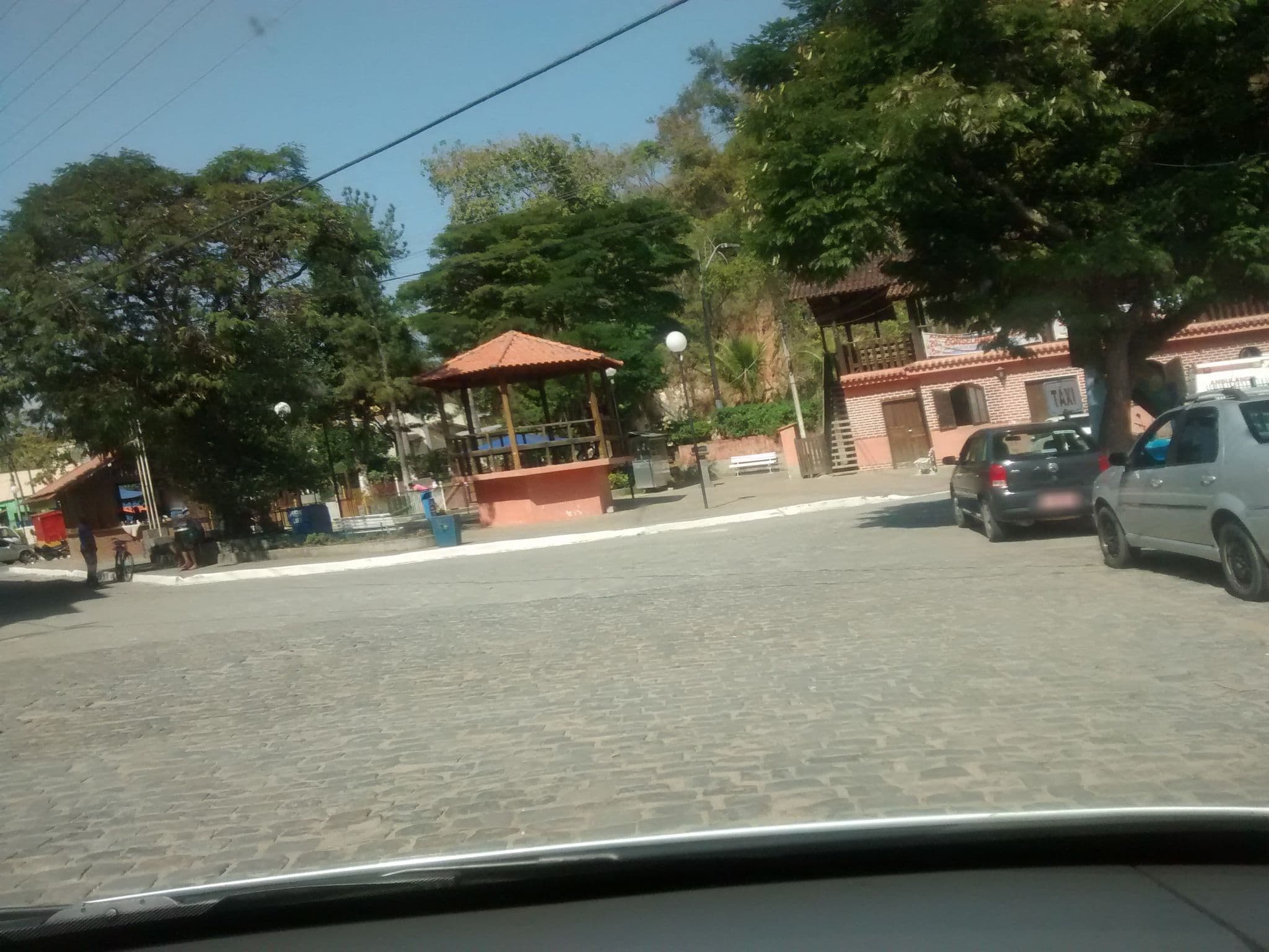 Street view near Parque Hotel Morro Azul, Vassouras — © fvull (CC BY-SA · Mapillary)