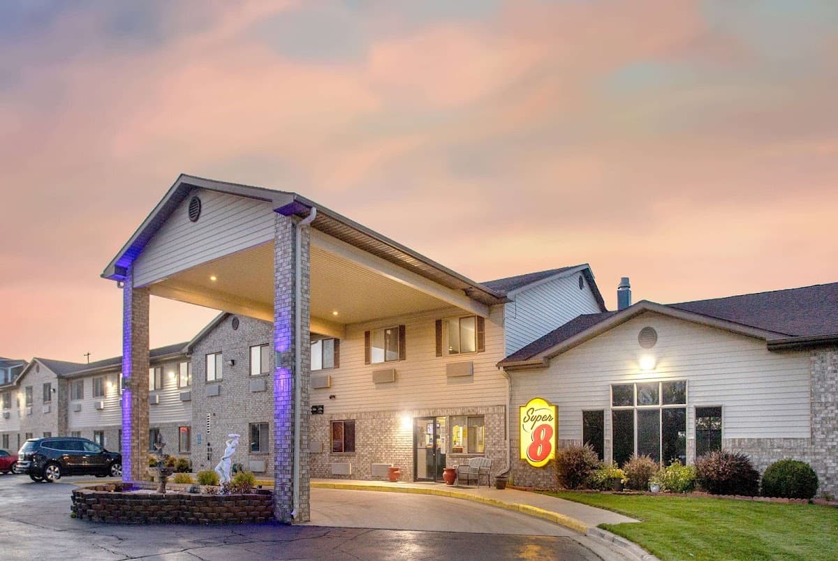 Super 8 by Wyndham Big Rapids, Motel in Big Rapids