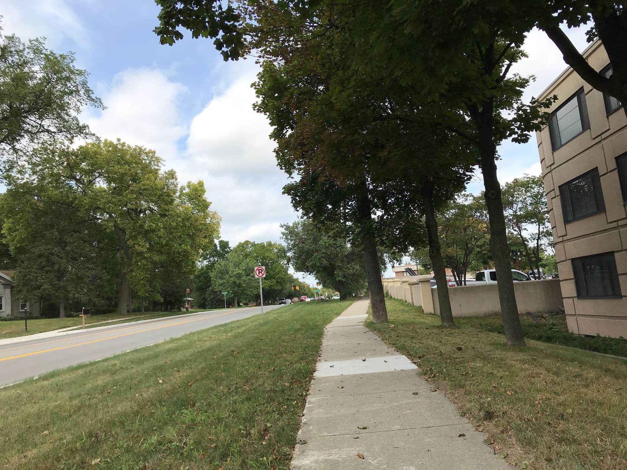 Street view near Quality Inn, Bingham Farms — © plumgarden (CC BY-SA · Mapillary)