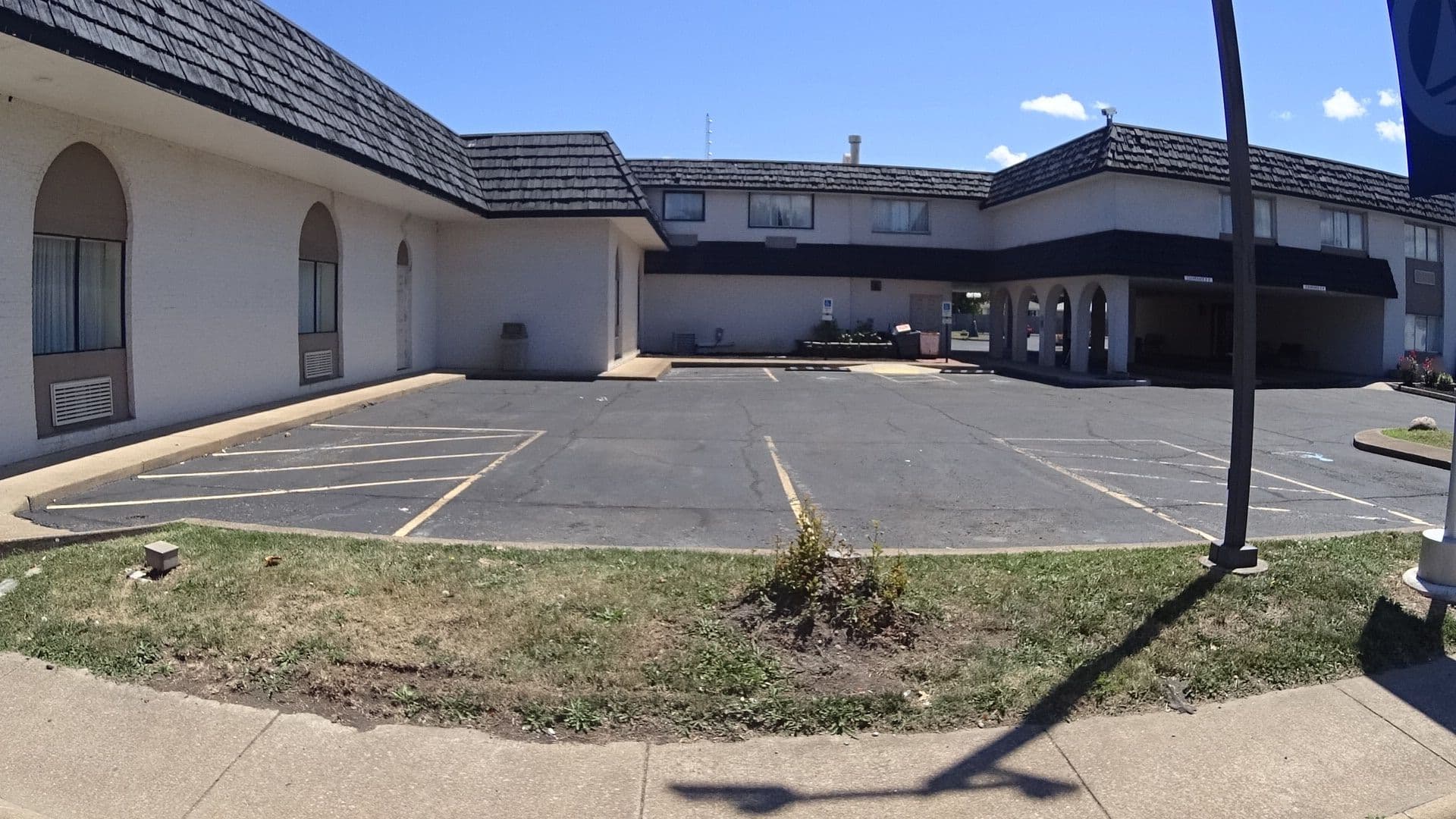 Street view near Magnuson Hotel, Sandusky — © mwroblewski (CC BY-SA · Mapillary)