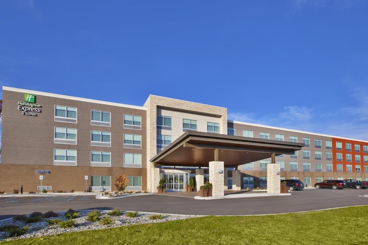 Holiday Inn Express & Suites Grand Rapids - Airport, Hotel in East Grand Rapids