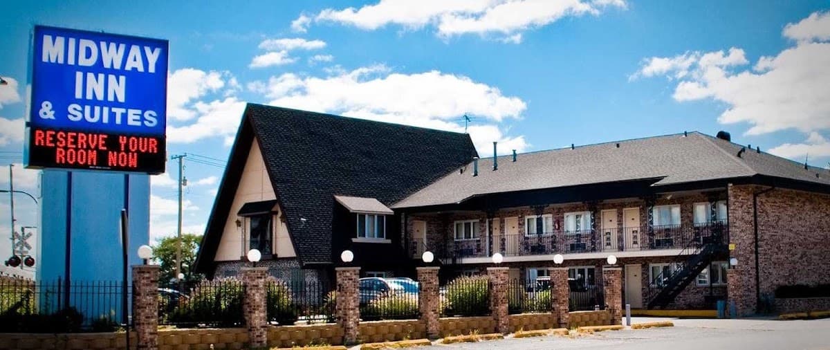 Midway Inn & Suites, Motel in Hometown