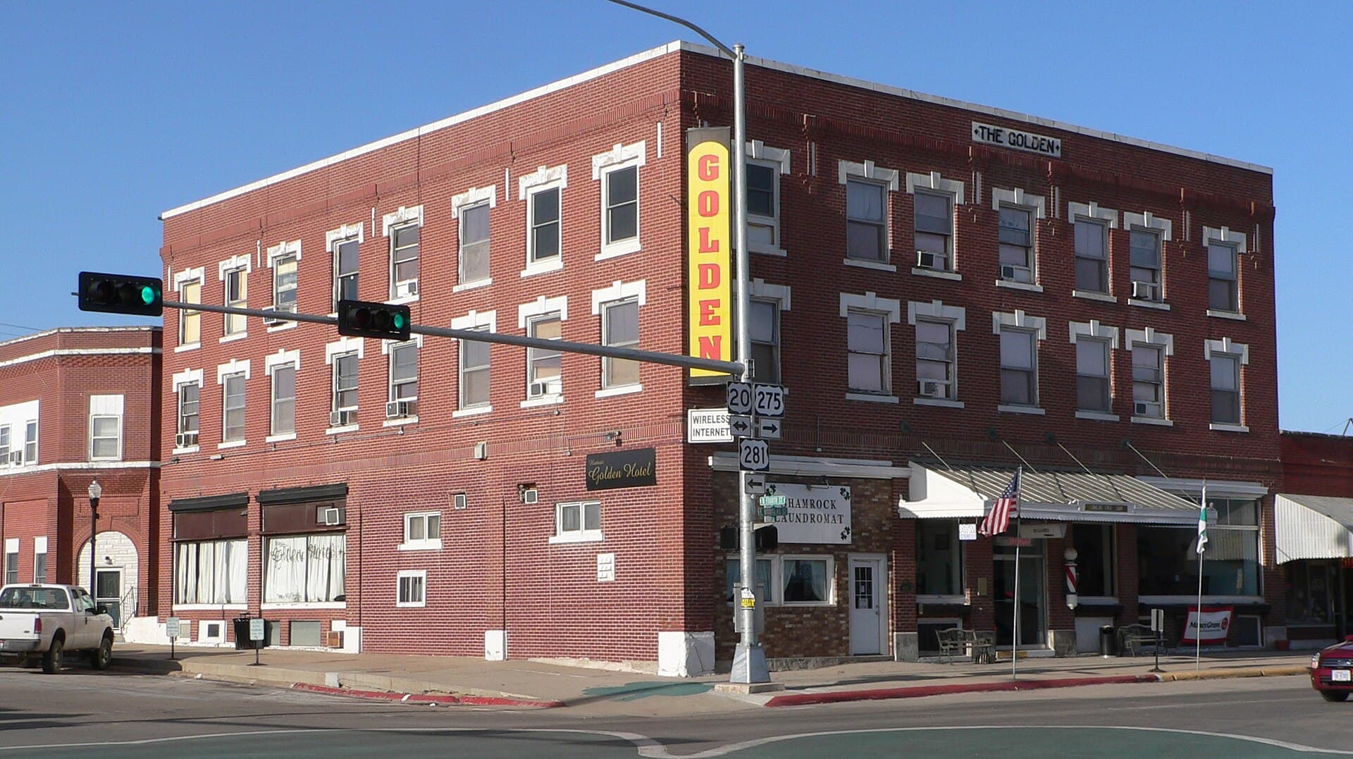 Historic Golden Hotel (via Wikimedia Commons, Public domain)