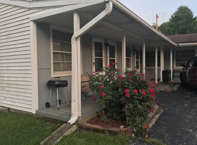 Shamrock Motel, Motel in Mount Carmel