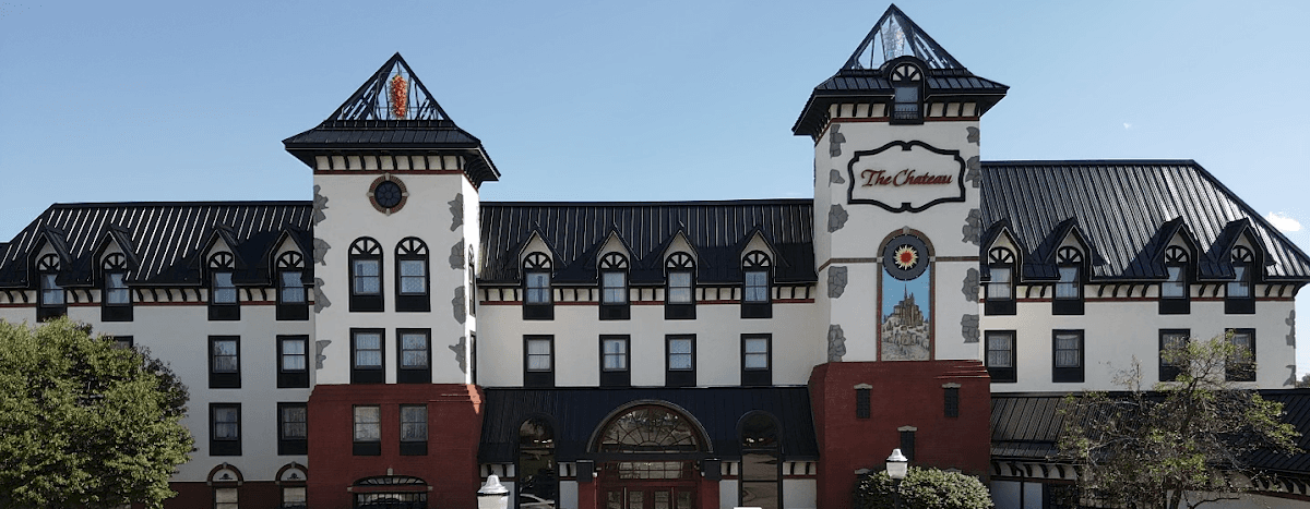 The Chateau Hotel & Conference Center, Hotel in Normal
