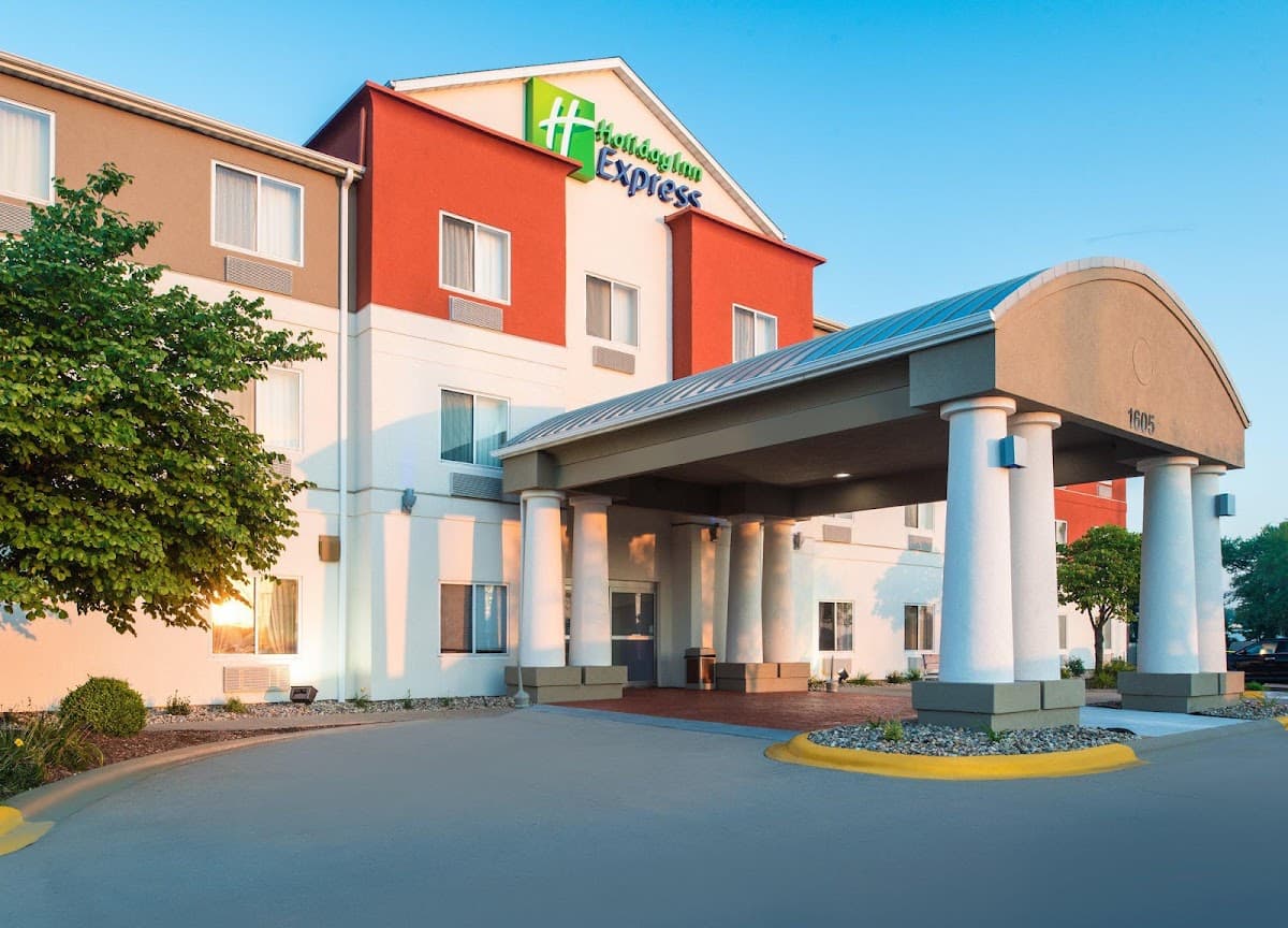 Holiday Inn Express & Suites Burlington, Hotel in West Burlington