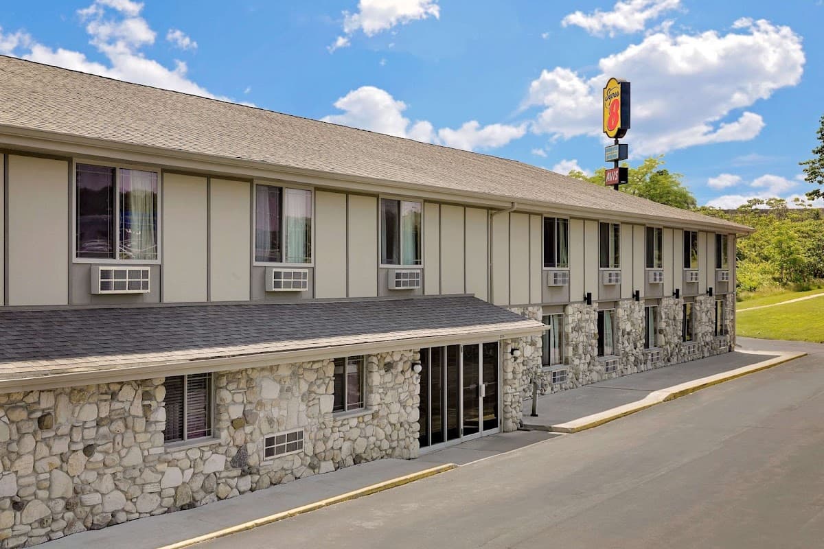 Super 8 by Wyndham Sturgeon Bay, Motel in Sturgeon Bay