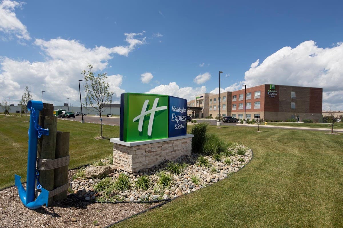 Holiday Inn Express & Suites Monroe, Hotel in Detroit Beach