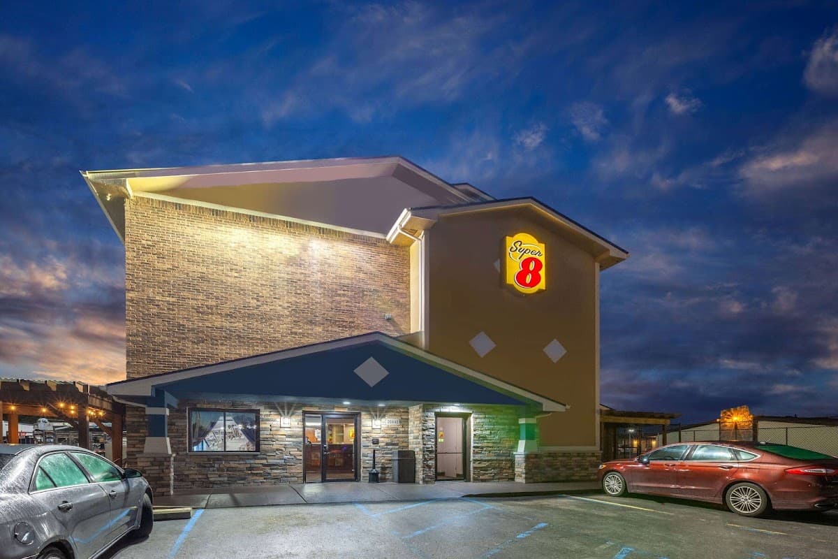Super 8 by Wyndham Roseville/Detroit Area, Motel in Fraser