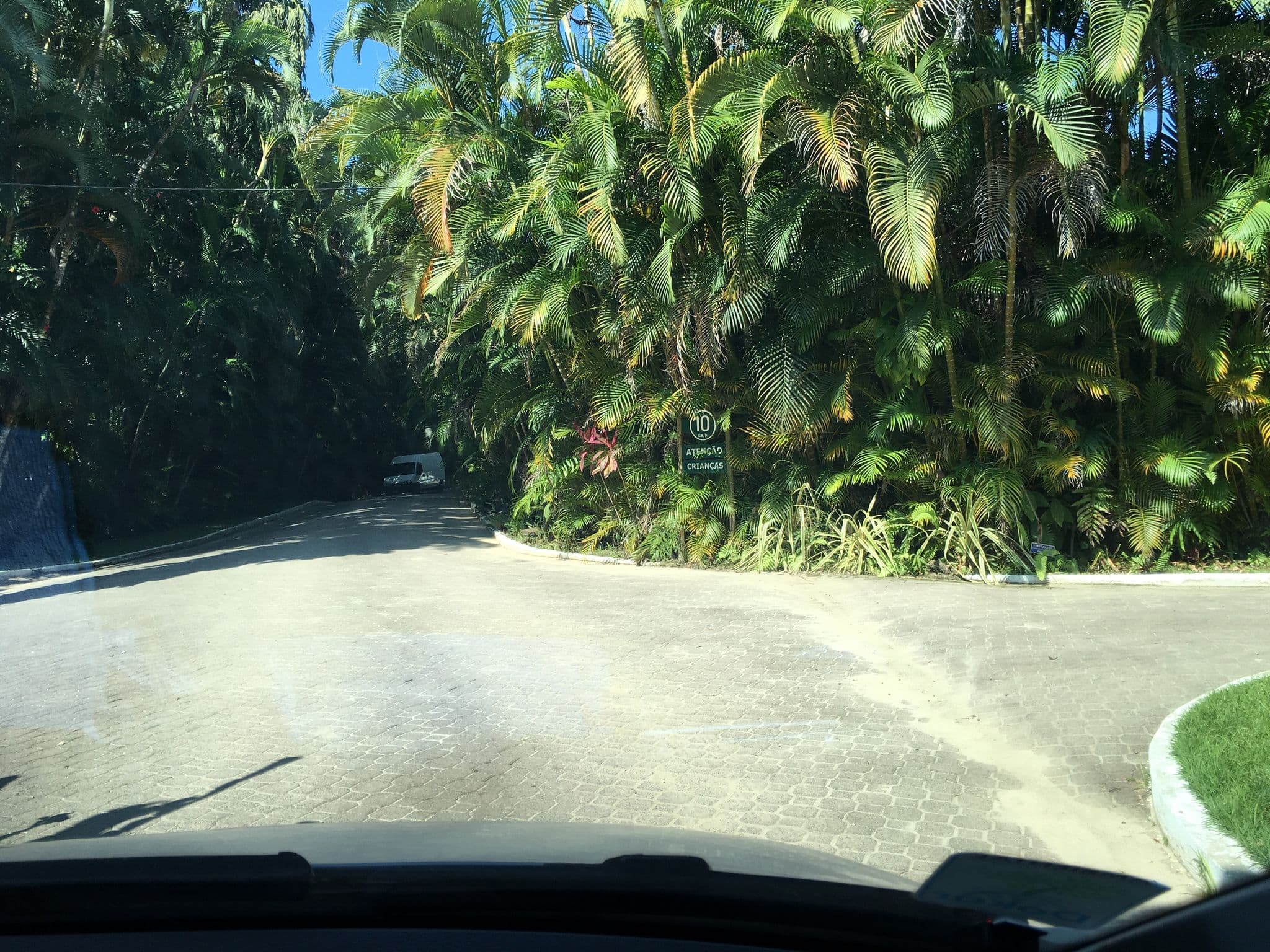 Street view near Itamambuca Eco Resort, Ubatuba — © mherranz (CC BY-SA · Mapillary)