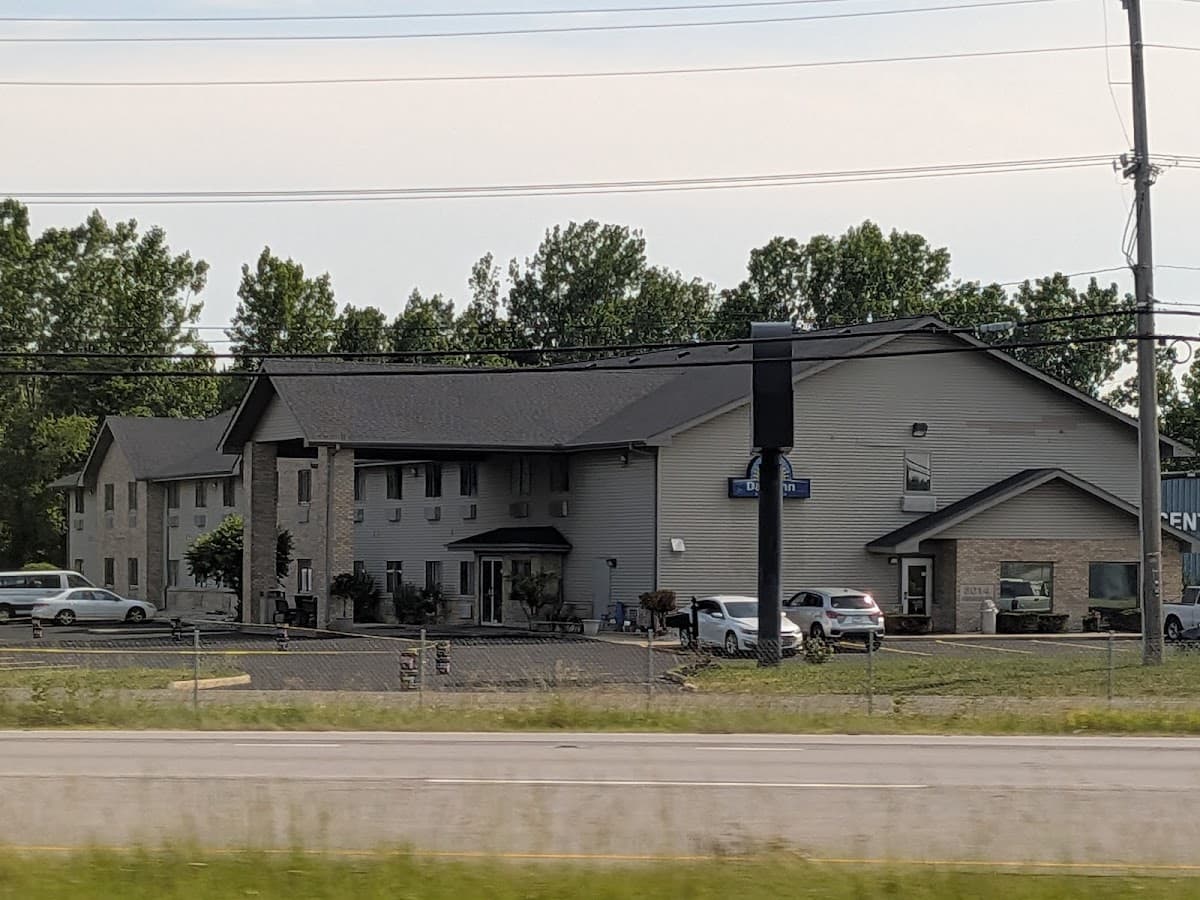 Days Inn by Wyndham Warsaw, Hotel in Winona Lake