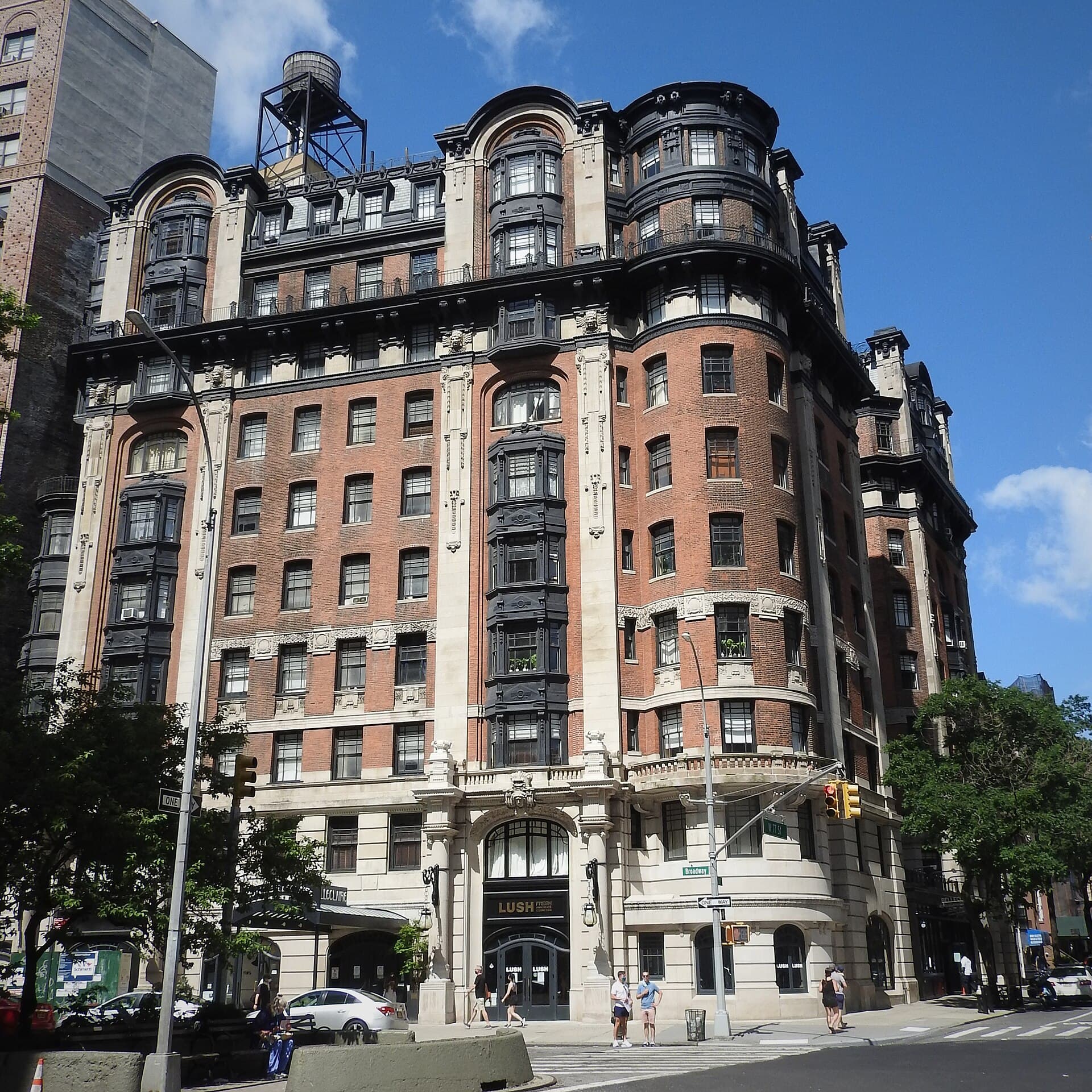 Hotel Belleclaire (via Wikimedia Commons, CC BY-SA 4.0)
