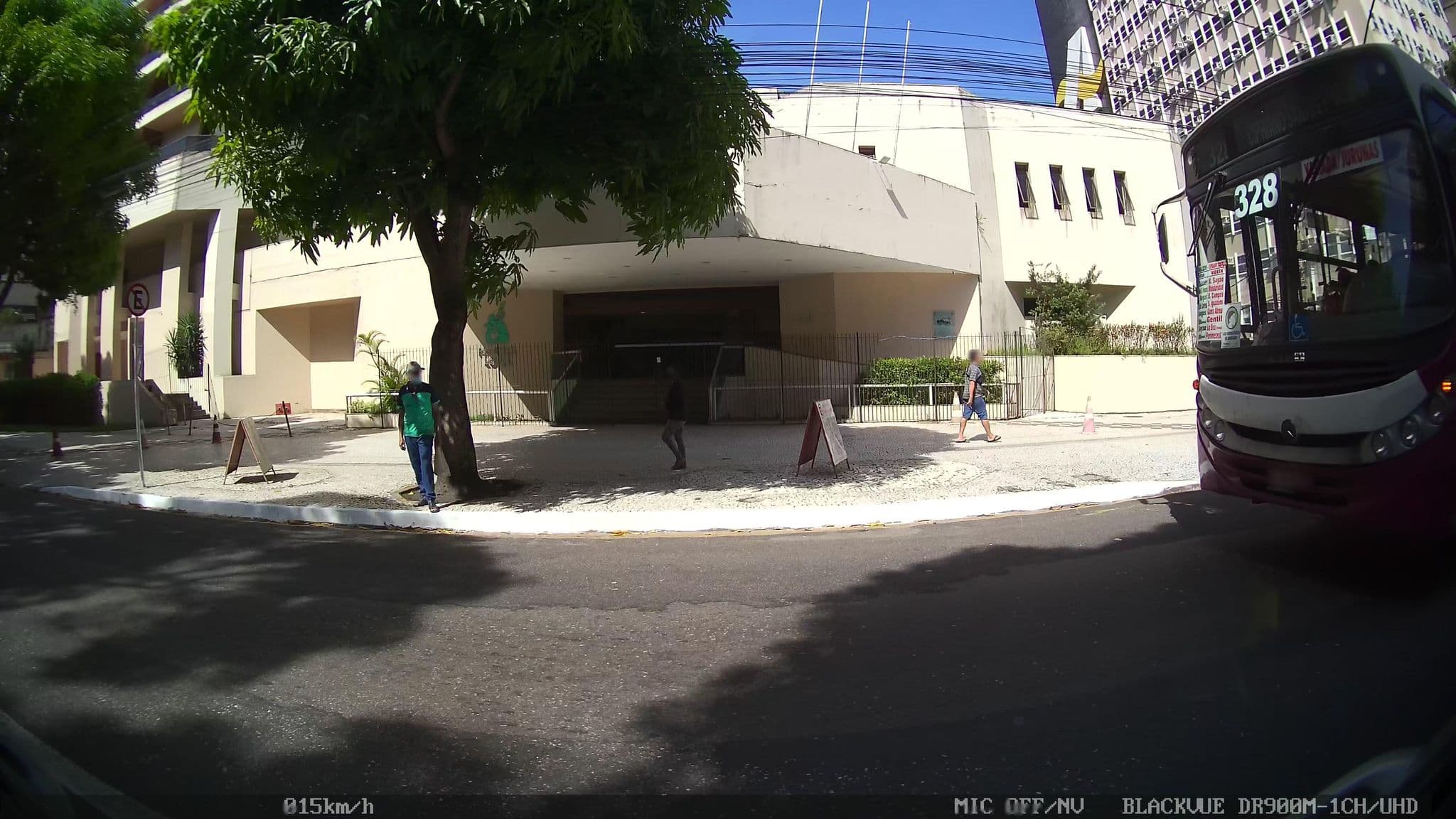 Street view near Hotel Princesa Louçã, Belém — © kaart_2 (CC BY-SA · Mapillary)