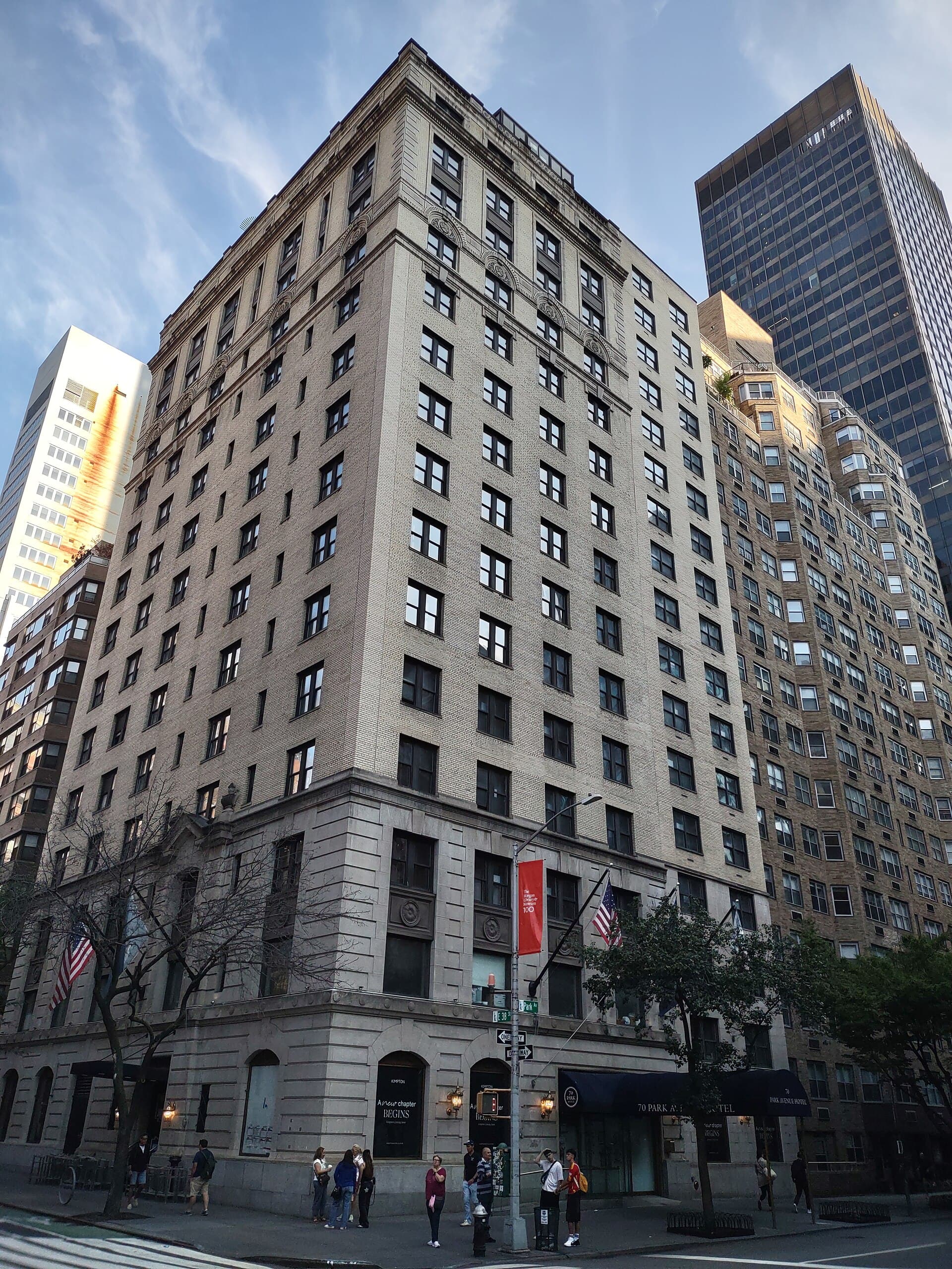 70 Park Avenue Hotel (via Wikimedia Commons, CC BY-SA 4.0)
